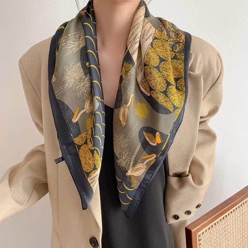 Ethnic Fashion Design - Sciarpa di Seta Vintage di Lusso
